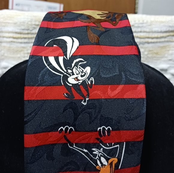 Looney Tunes Mania 1995- The Gangs All Here- Men's  Polyester Tie- RARE-Limited - Picture 2 of 7
